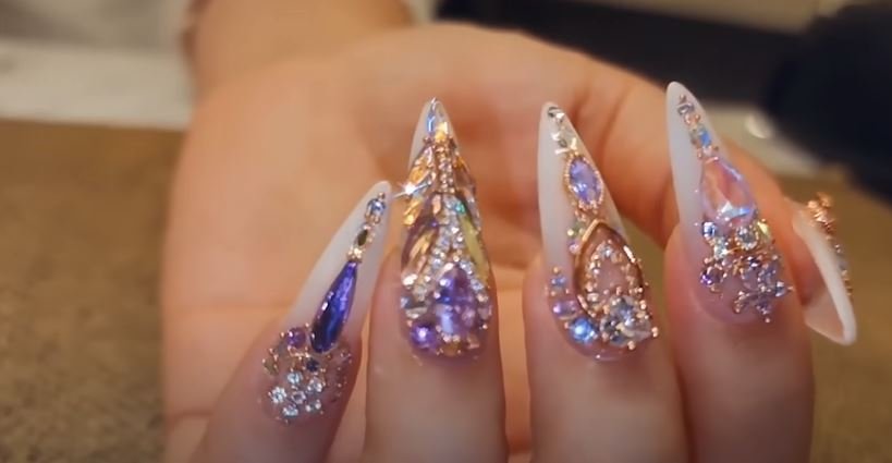 Trendy Nail Designs for Different Nail Shapes
